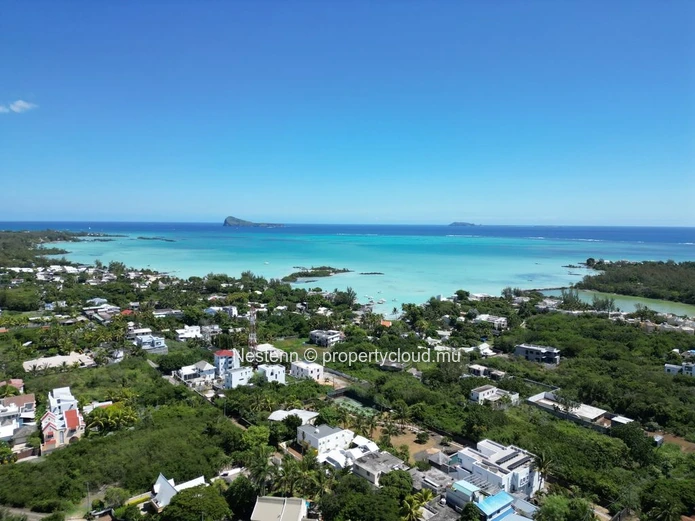 Vie de luxe dans un penthouse avec vue panoramique sur l'océan