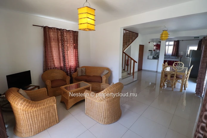 Domaine résidentiel avec 1 villa et 4 bungalows - Avec permis.