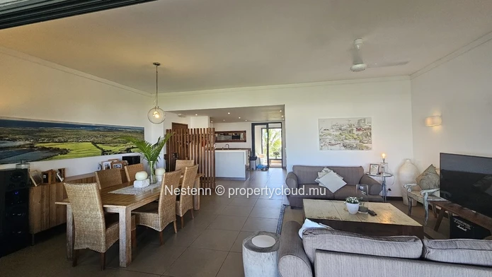 Superbe penthouse avec vue imprenable sur la mer et équipements adaptés aux familles