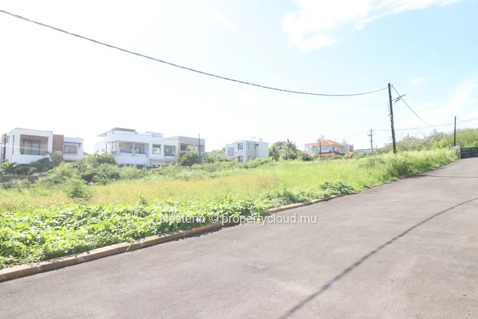 Beautiful plot of land in a private property.