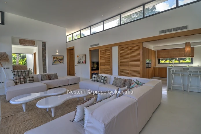 Exceptionnelle villa de 5 chambres en suite dans un cadre enchanteur de bord de rivière