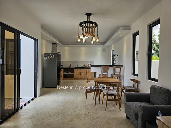 Maison cosy avec piscine et jardin 