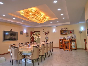 9 Bedroom House