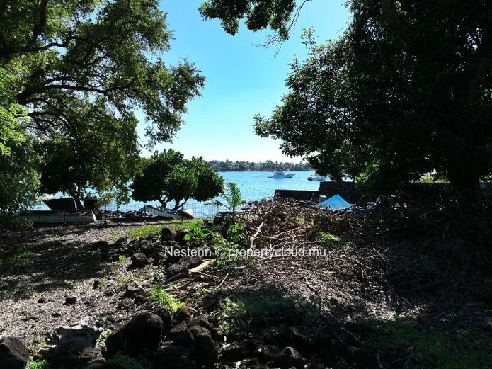 Direct seafront plot of land