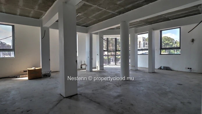 Commercial space ideal for office, close to metro and amenities