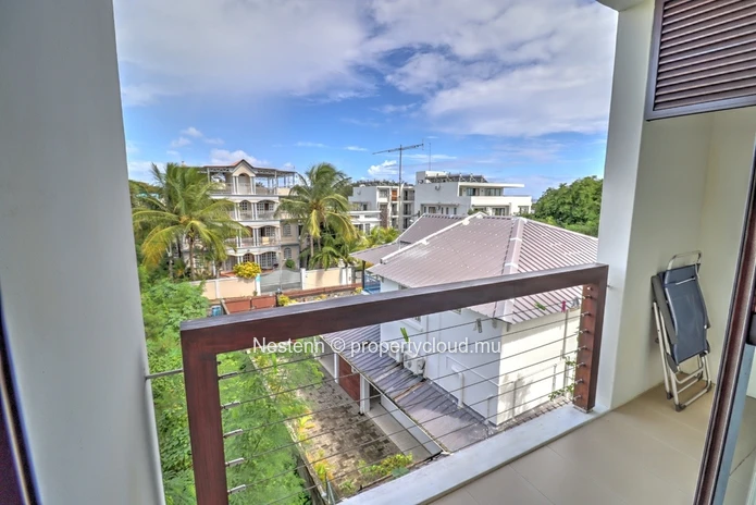 Beautiful 2 bedroom apartment just minutes from the beach