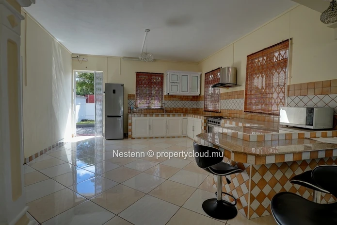 Charming traditional 280 m² house with 4 bedrooms