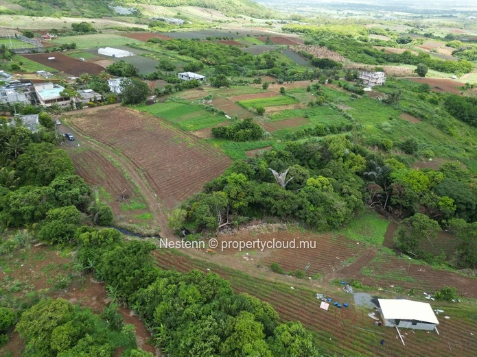 Terrain résidentiel avec vue imprenable sur les montagnes (Lot 1)