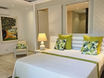 8 Bedroom House