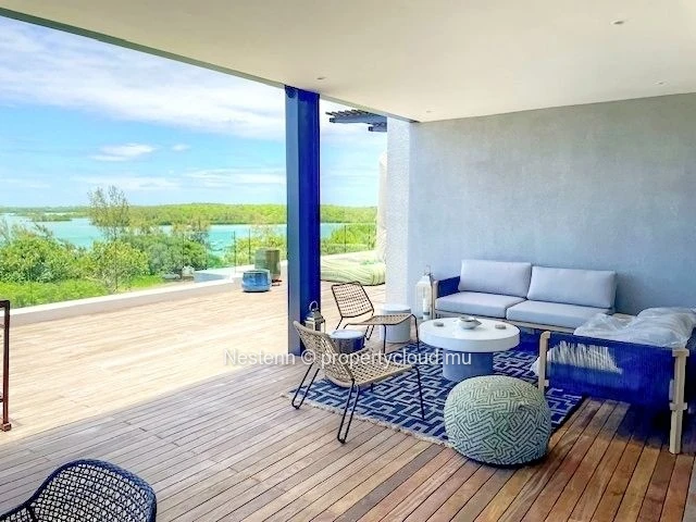 Sumptuous 3-bedroom penthouse with sea views
