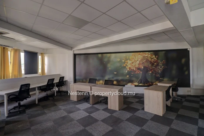 Furnished office on the 4th floor with stunning views of the city center