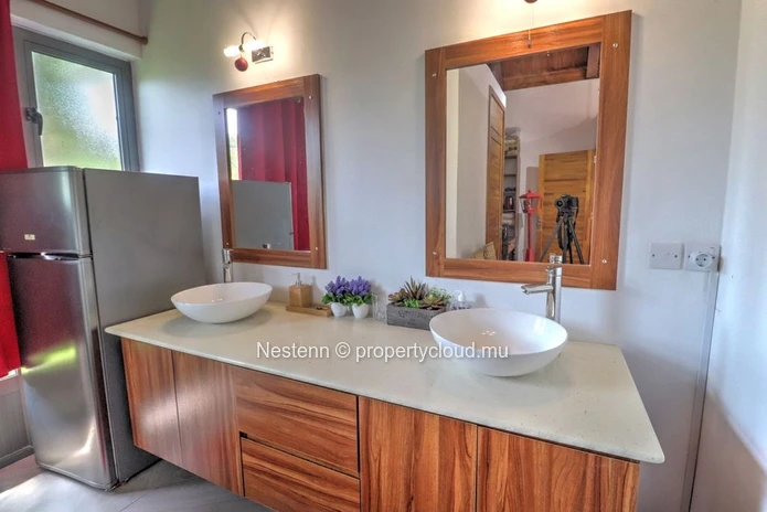 Élégante villa de style balinais sur un terrain de 675 m²