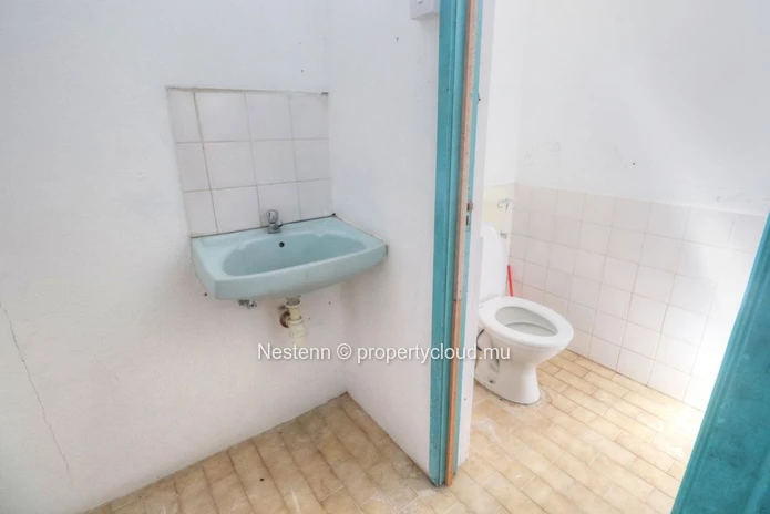 Traditional 2-bedroom apartment with sea access needs renovations