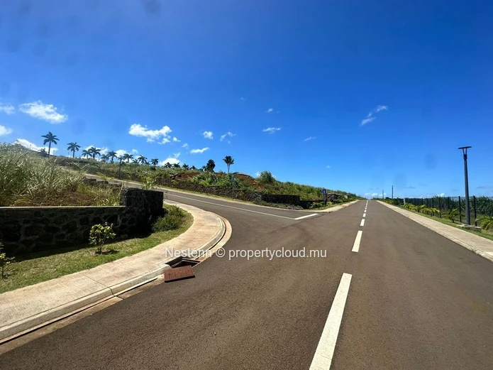 Land in  Hillside 2: Secure, upmarket, and prestigious 