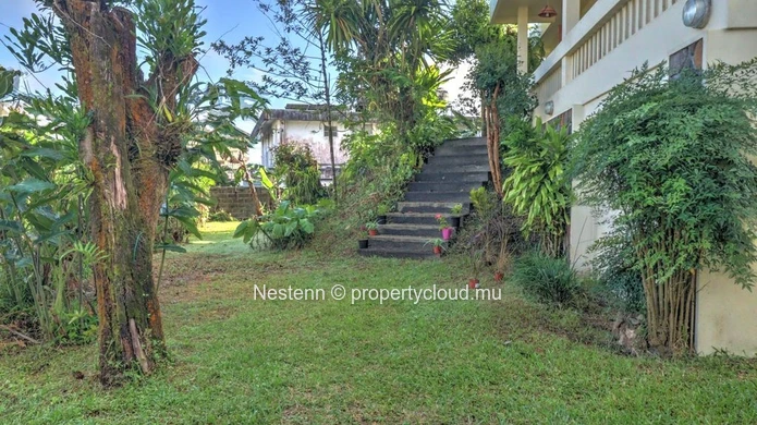 Traditional single-storey villa with 4 bedrooms