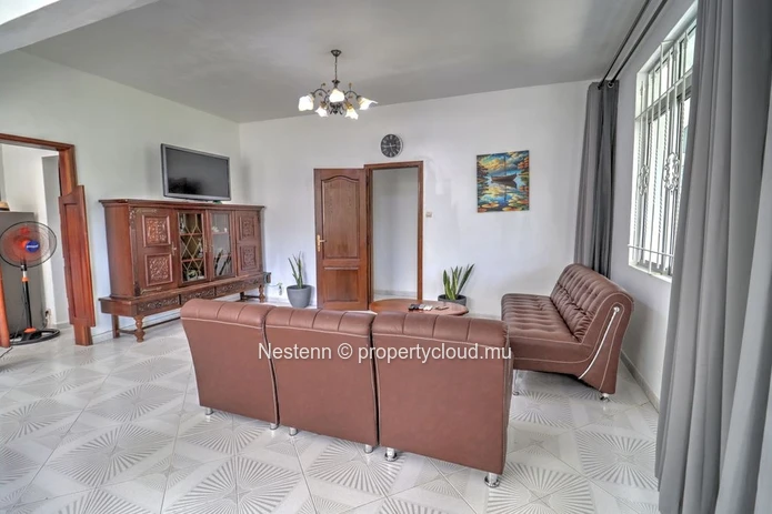 Three-bedroom apartment 