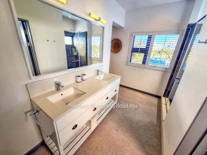 Fabulous 4-bedroom apartment in a secure residence