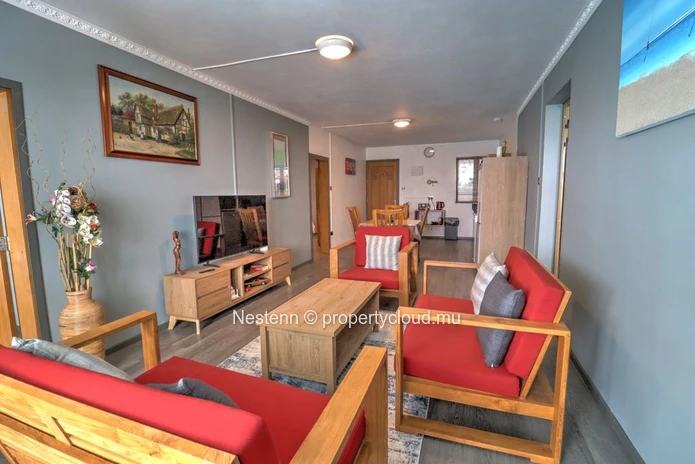 Modern 2-Bedroom Ensuite Apartment with Pool
