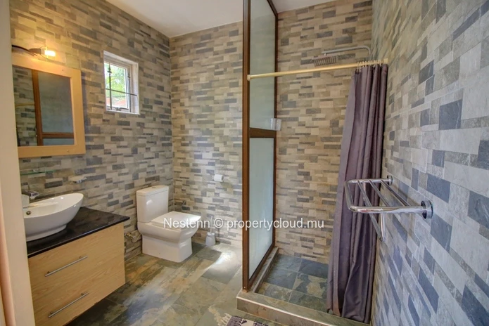 Villa de plain pied dans une residence securisee, prés de la mer