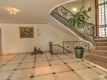 7 Bedroom House