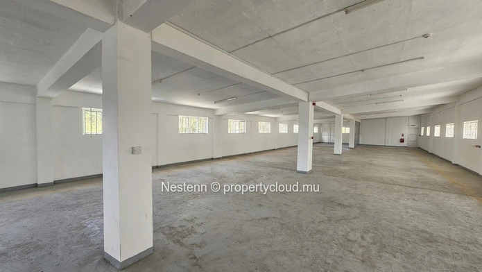 279m² warehouse space