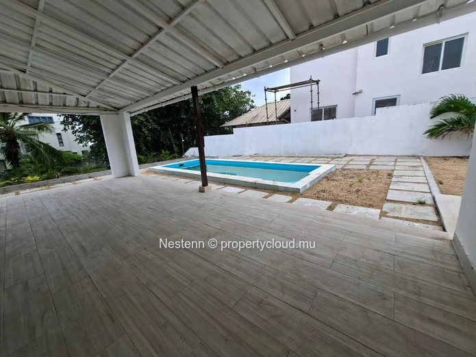Villa de 4 chambres dans un residence securisee proche de la plage 