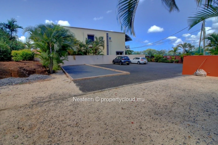 3 bedroom duplex very close to the beach
