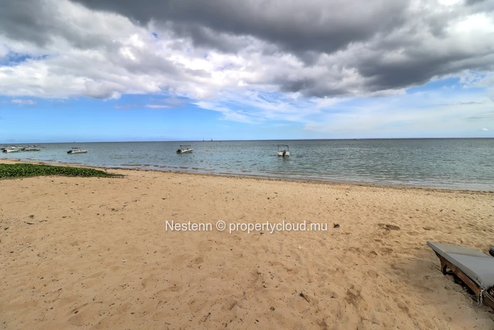 Modern 3 bedroom apartment with private pool and direct beach access