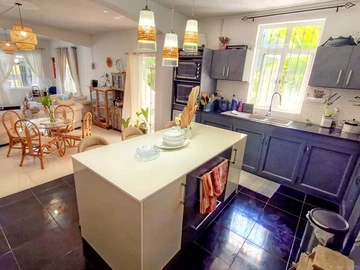 6 Bedroom House