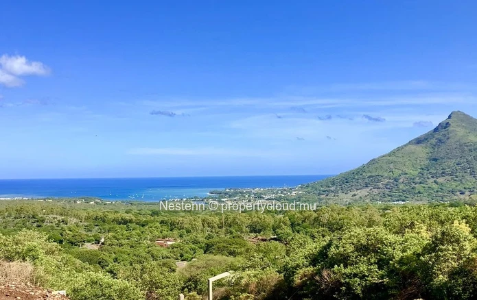 Villa contemporaine en duplex avec 4 chambres, piscine privée et vue sur la montagne dans une résidence sécurisée