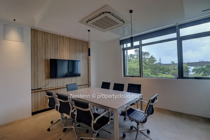 Prestigious office with breathtaking views in the heart of the Vivea Business Park