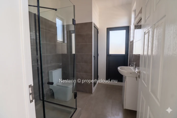 Modern 3-bedroom apartment in secure residence