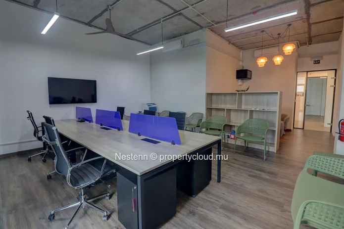 Prestigious office with breathtaking views in the heart of the Vivea Business Park