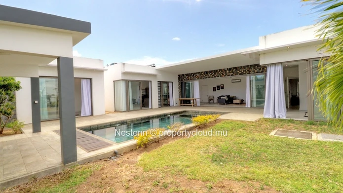 Villa contemporaine de 4 chambres en résidence sécurisée. 