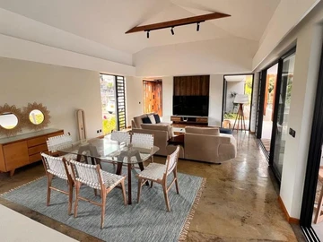 6 Bedroom House