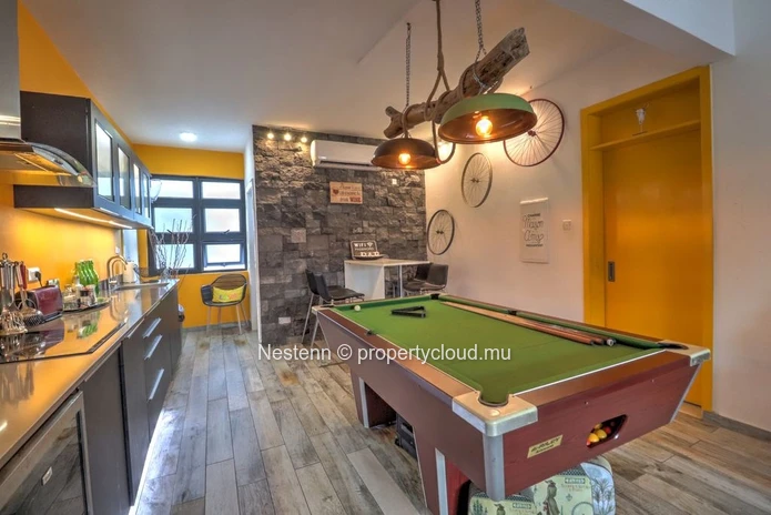 Modern 3-bedroom apartment just steps from the beach 