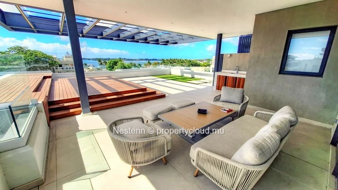 Fabulous 3-bedroom penthouse in a secure, upscale residence