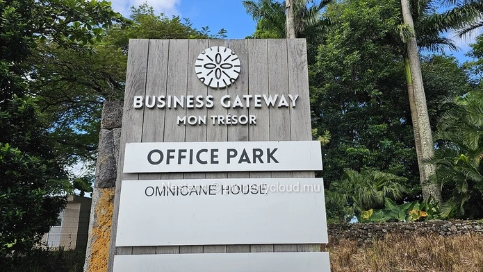 Convenient office space with green surroundings near the airport