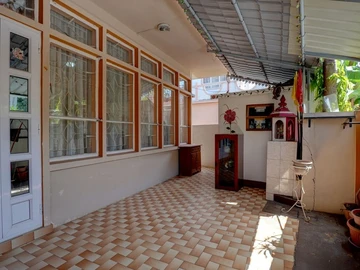 6 Bedroom House