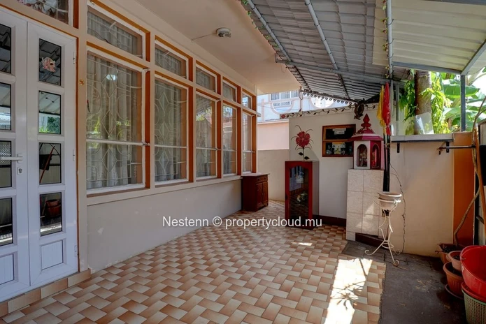 Maison de 200 m², construite sur un terrain de 241 m² 