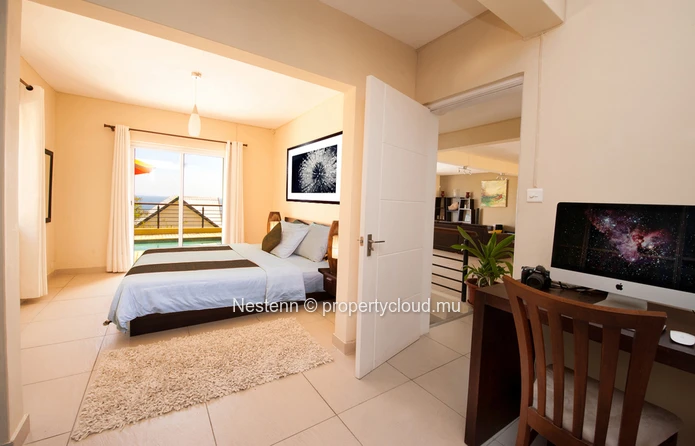 Magnifique appartement moderne de 320m2 avec piscine privée et vue imprenable sur la baie 