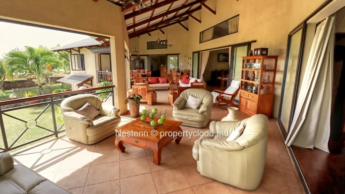 Superbe villa familiale de 4 chambres dans un domaine sécurisé et recherché