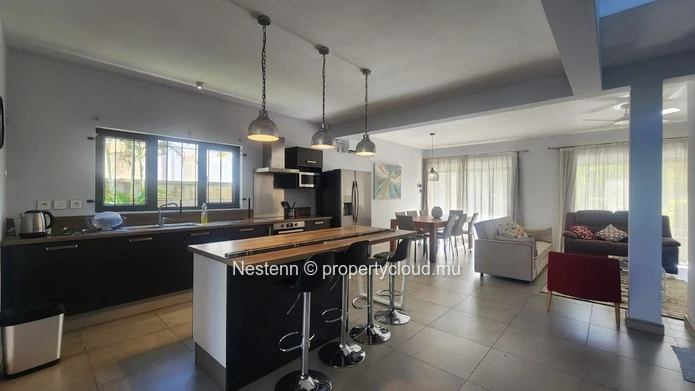 Duplex sécurisé de 3 chambres dans une résidence sécurisée