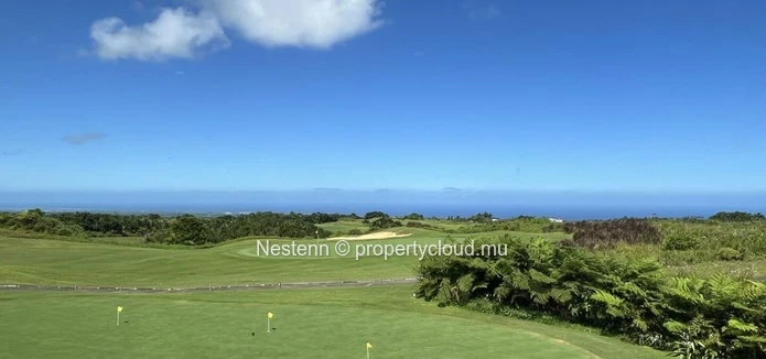 Spacious 5,015 m² Residential Plot with Golf Lifestyle in Avalon