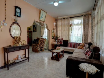 6 Bedroom House