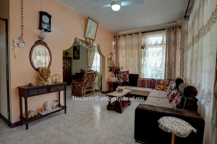 Maison de 200 m², construite sur un terrain de 241 m² 