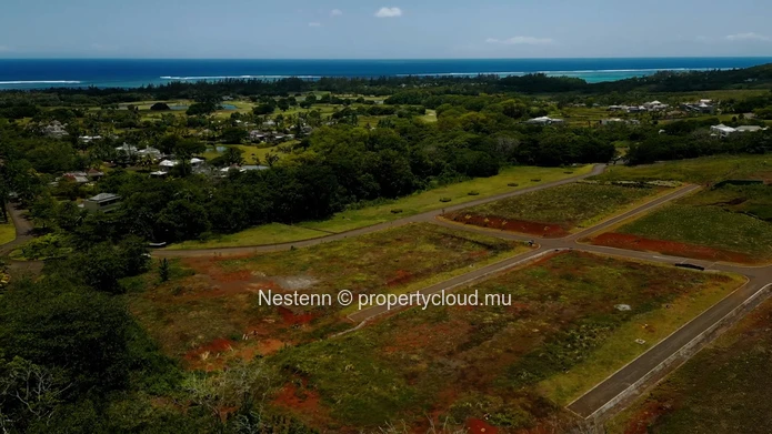 Terrain vue partielle mer de 1400 m² dans un domaine golf et mer d'exception
