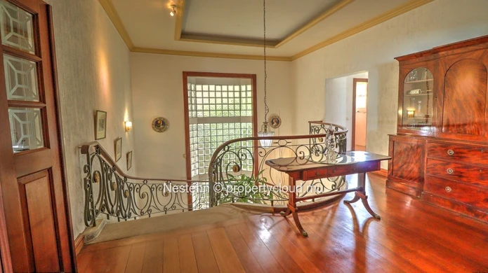 Propriété d'exception de 1 148 m² avec 7 chambres