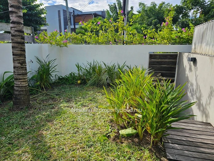 Duplex sécurisé de 3 chambres à louer, a quelques pas de la plage de Pointe d'Esny