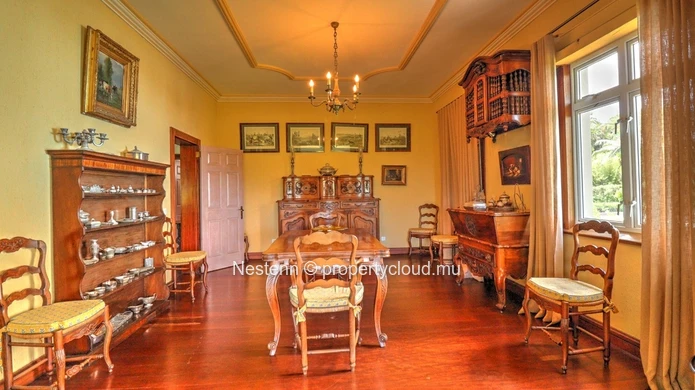 Propriété d'exception de 1 148 m² avec 7 chambres